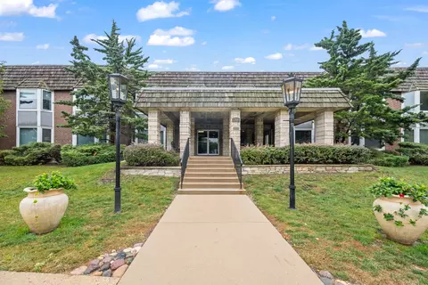 2300 Windsor Mall #1F, Park Ridge, IL 60068