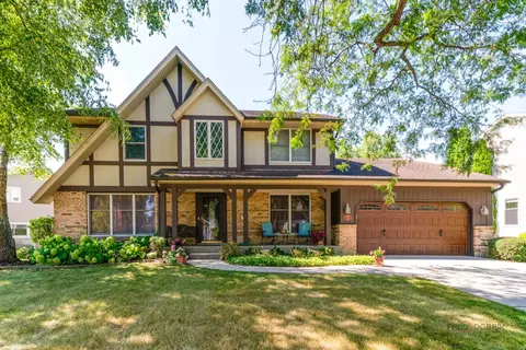 1515 Forever Ave, Libertyville, IL 60048