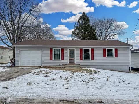 215 Baird St, Dakota, IL 61018