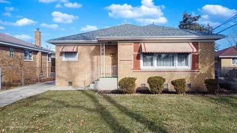 10610 Essex St, Westchester, IL 60154