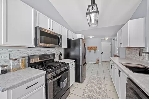 Kitchen - 338 Timber Dr, Harvard, IL 60033 photo 2 of 3