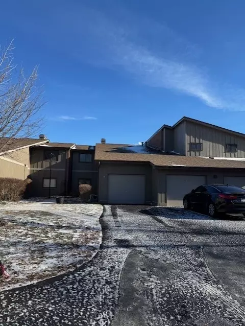 2 S405 Emerald Green Dr #D, Warrenville, IL 60555