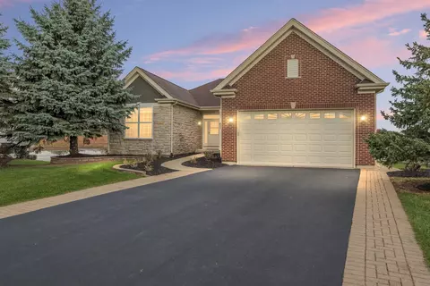 2660 Harnish Dr, Algonquin, IL 60102