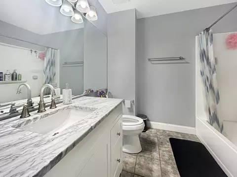 345 Gregory St, Aurora, IL 60504 photo 8