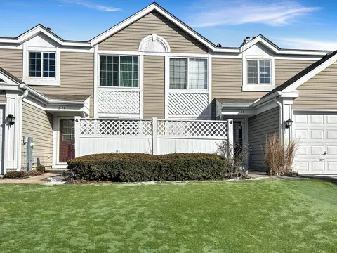 345 Gregory St, Aurora, IL 60504