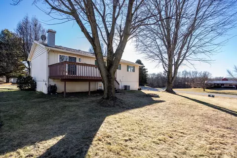 Exterior - 903 17th St, Viola, IL 61486 photo 5 of 7