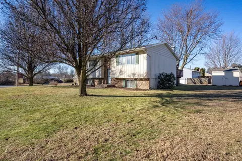Exterior - 903 17th St, Viola, IL 61486 photo 7 of 7