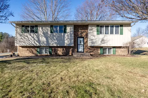 903 17th St, Viola, IL 61486