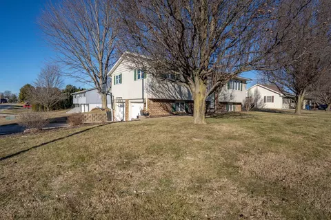 Exterior - 903 17th St, Viola, IL 61486 photo 6 of 7