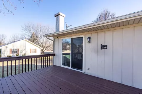 Exterior - 903 17th St, Viola, IL 61486 photo 3 of 7