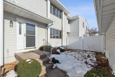 3750 Eastwood Ct, Bettendorf, IA 52722