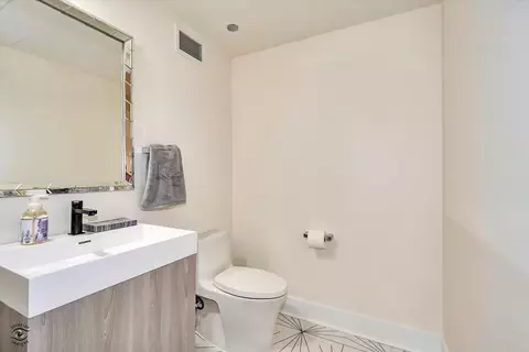 Bath - 60 E Monroe St #1701, Chicago, IL 60603 photo 5 of 5