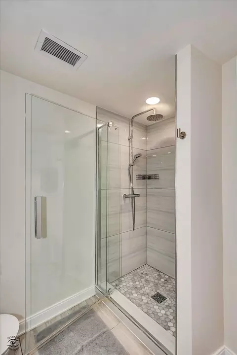 Bath - 60 E Monroe St #1701, Chicago, IL 60603 photo 4 of 5