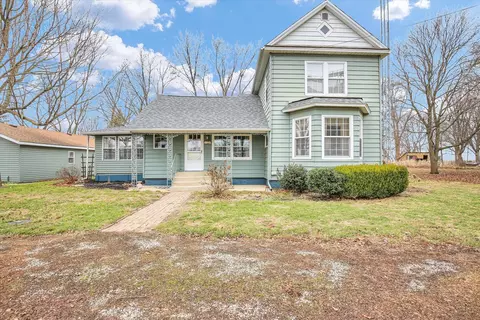 112 W North Front St, Sadorus, IL 61872