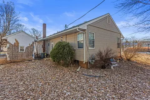 Exterior - 300 E Warren St, Le Roy, IL 61752 photo 4 of 4