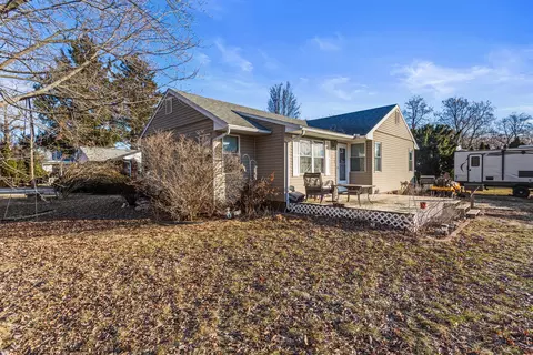Exterior - 300 E Warren St, Le Roy, IL 61752 photo 3 of 4