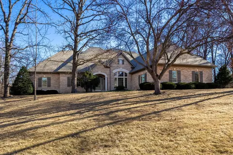 29 Timber Ridge Dr, Coal Valley, IL 61240