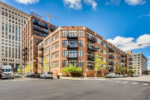 Exterior - Undisclosed, Chicago, IL 60654 photo 1 of 5