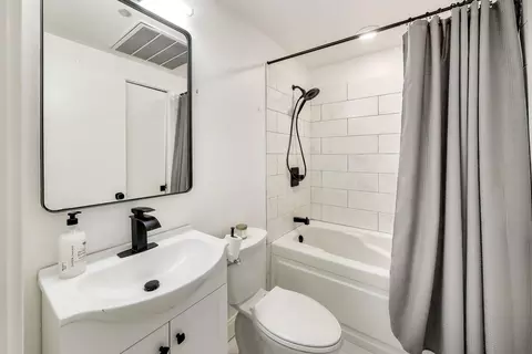 Bath - Undisclosed, Chicago, IL 60654 photo 3 of 3