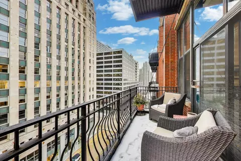 Exterior - Undisclosed, Chicago, IL 60654 photo 2 of 5