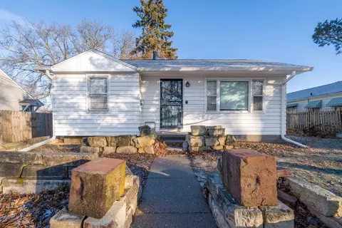 1910 W Pleasant St, Davenport, IA 52804