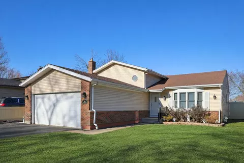 639 W Comstock Ave, Elmhurst, IL 60126