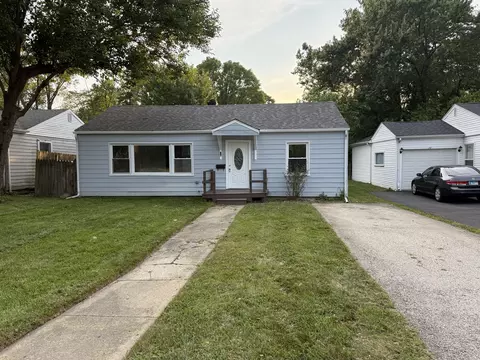16 S Midland Ave, Mundelein, IL 60060