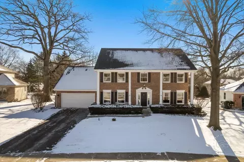 1612 Fox Bend Ct, Naperville, IL 60563
