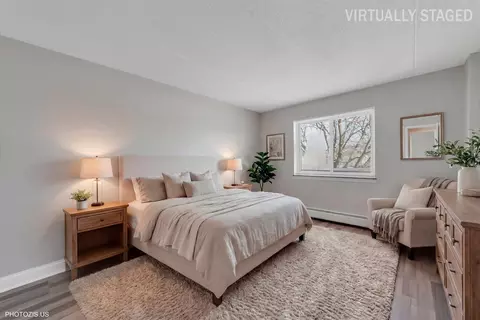 Bedroom - 586 Fairway View Dr #2C, Wheeling, IL 60090 photo 1 of 3