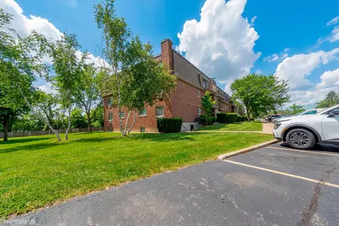 Exterior - 586 Fairway View Dr #2C, Wheeling, IL 60090 photo 3 of 3