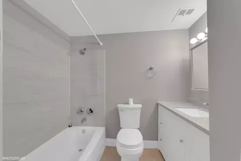 Bath - 586 Fairway View Dr #2C, Wheeling, IL 60090 photo 1 of 1