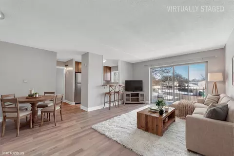 Living - 586 Fairway View Dr #2C, Wheeling, IL 60090 photo 1 of 3