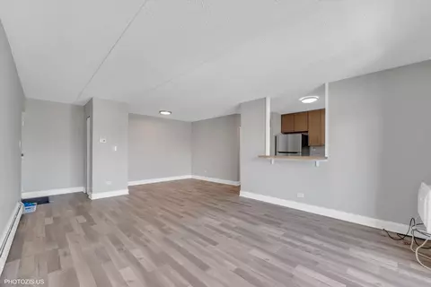Living - 586 Fairway View Dr #2C, Wheeling, IL 60090 photo 2 of 3