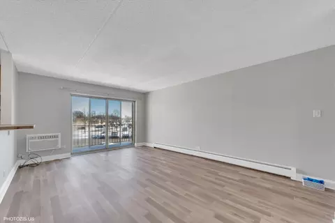 Living - 586 Fairway View Dr #2C, Wheeling, IL 60090 photo 3 of 3