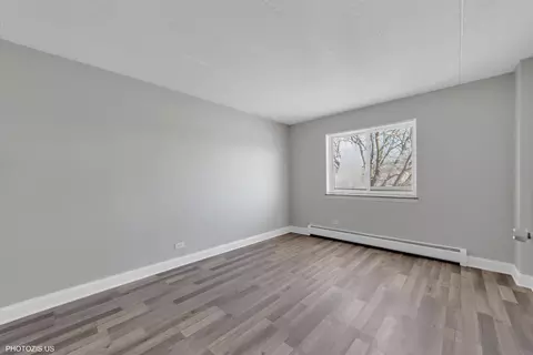Bedroom - 586 Fairway View Dr #2C, Wheeling, IL 60090 photo 2 of 3