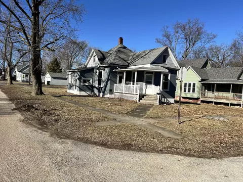 501 N Elm St, Clinton, IL 61727