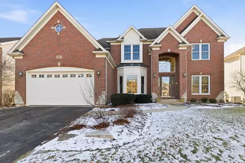207 Long Beach Rd, Oswego, IL 60543