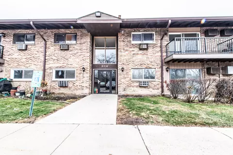 814 E Old Willow Rd #109, Prospect Heights, IL 60070