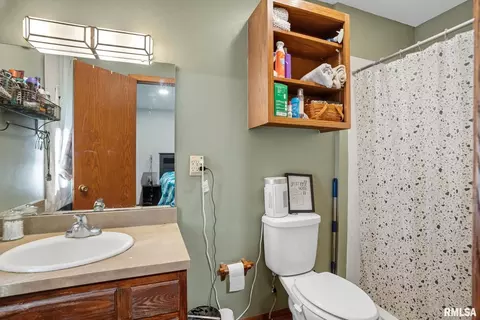 Bath - 8039 Hazel Rd, Morrison, IL 61270 photo 3 of 3