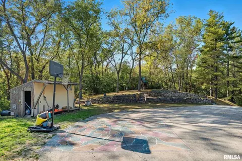 Exterior - 8039 Hazel Rd, Morrison, IL 61270 photo 3 of 6