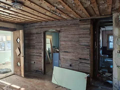 Entry Way - 706 E 8th St, Metropolis, IL 62960 photo 2 of 5