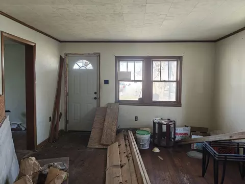 Living - 706 E 8th St, Metropolis, IL 62960 photo 1 of 1