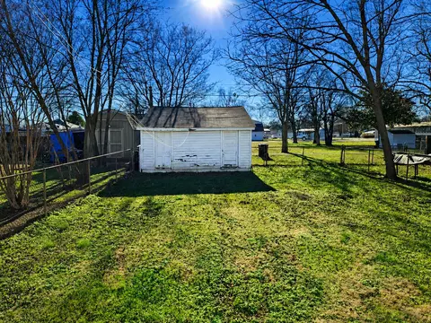 Exterior - 706 E 8th St, Metropolis, IL 62960 photo 3 of 5