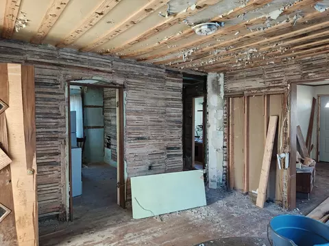Entry Way - 706 E 8th St, Metropolis, IL 62960 photo 3 of 5