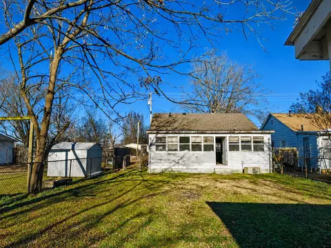 Exterior - 706 E 8th St, Metropolis, IL 62960 photo 2 of 5