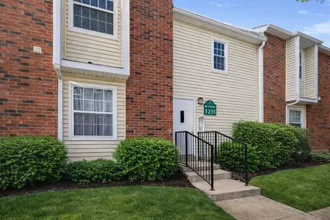 1235 Wyndham Ct #203, Palatine, IL 60074