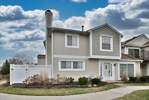 693 Le Parc Cir, Buffalo Grove, IL 60089