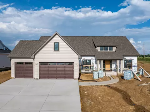 7105 Black Oak Dr, Bettendorf, IA 52722