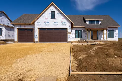 7105 Black Oak Dr, Bettendorf, IA 52722