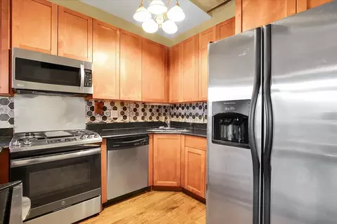 Kitchen - 809 E 40th St #4-4, Chicago, IL 60653 photo 2 of 3